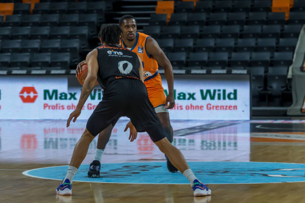 经过缜密的 经过缜密的