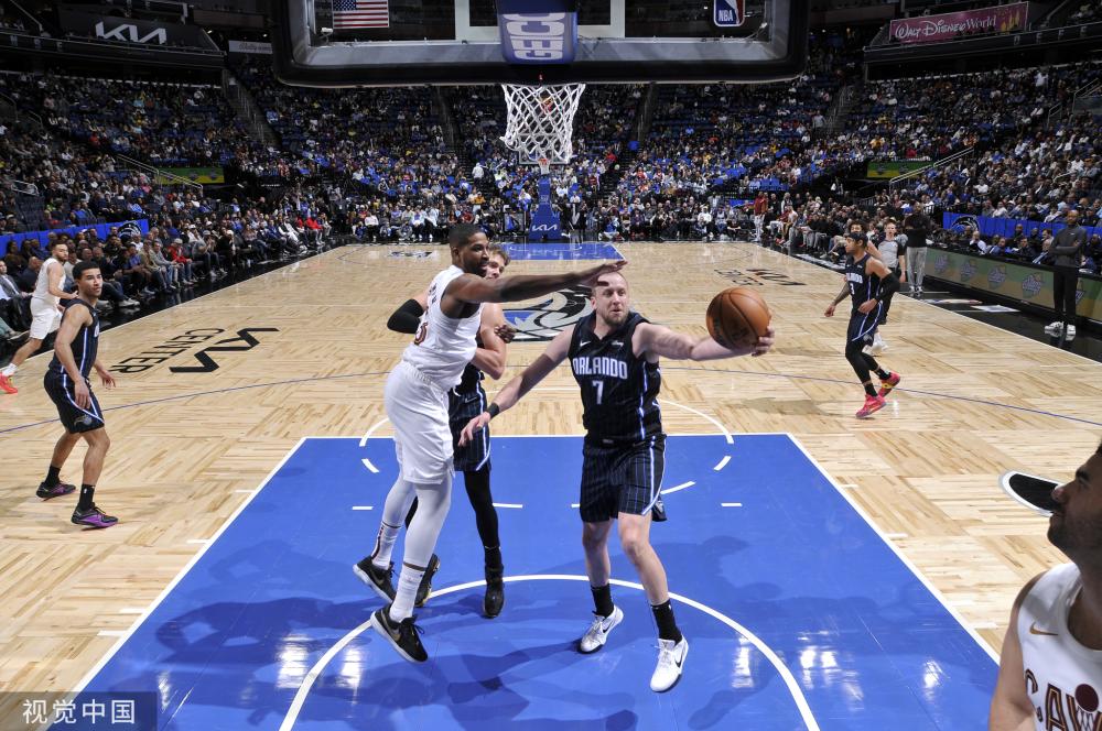 伯恩凭借无 伯恩凭借无